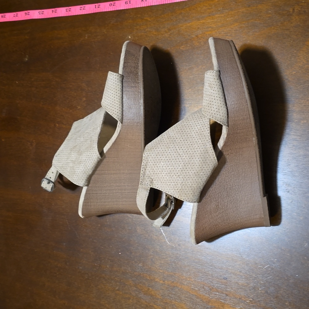 American Eagle Wedges Size 8 - Picture 4 of 12